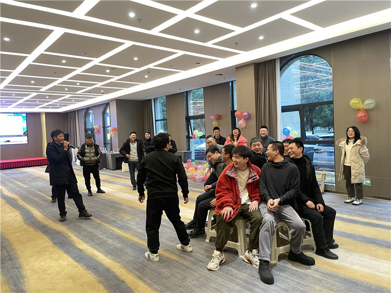 2022年團(tuán)拜晚宴前娛樂(lè)花絮.jpg